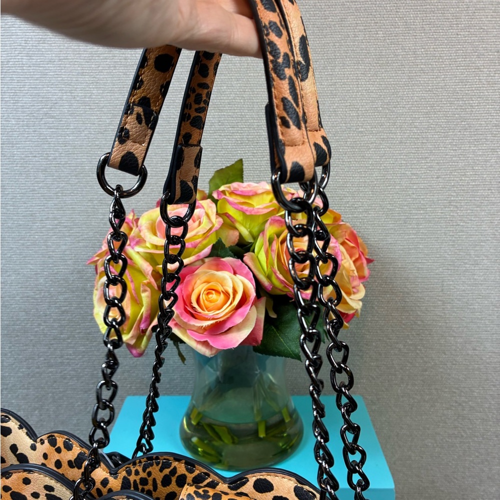 Betsey Johnson Leopard XOTOTE-L BM30065 Tote Bag - NWT w/ Bonus Studded Pouch - Picture 5 of 10